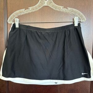 Nike Black w White Trim and Side Slit Athletic Skort - Medium